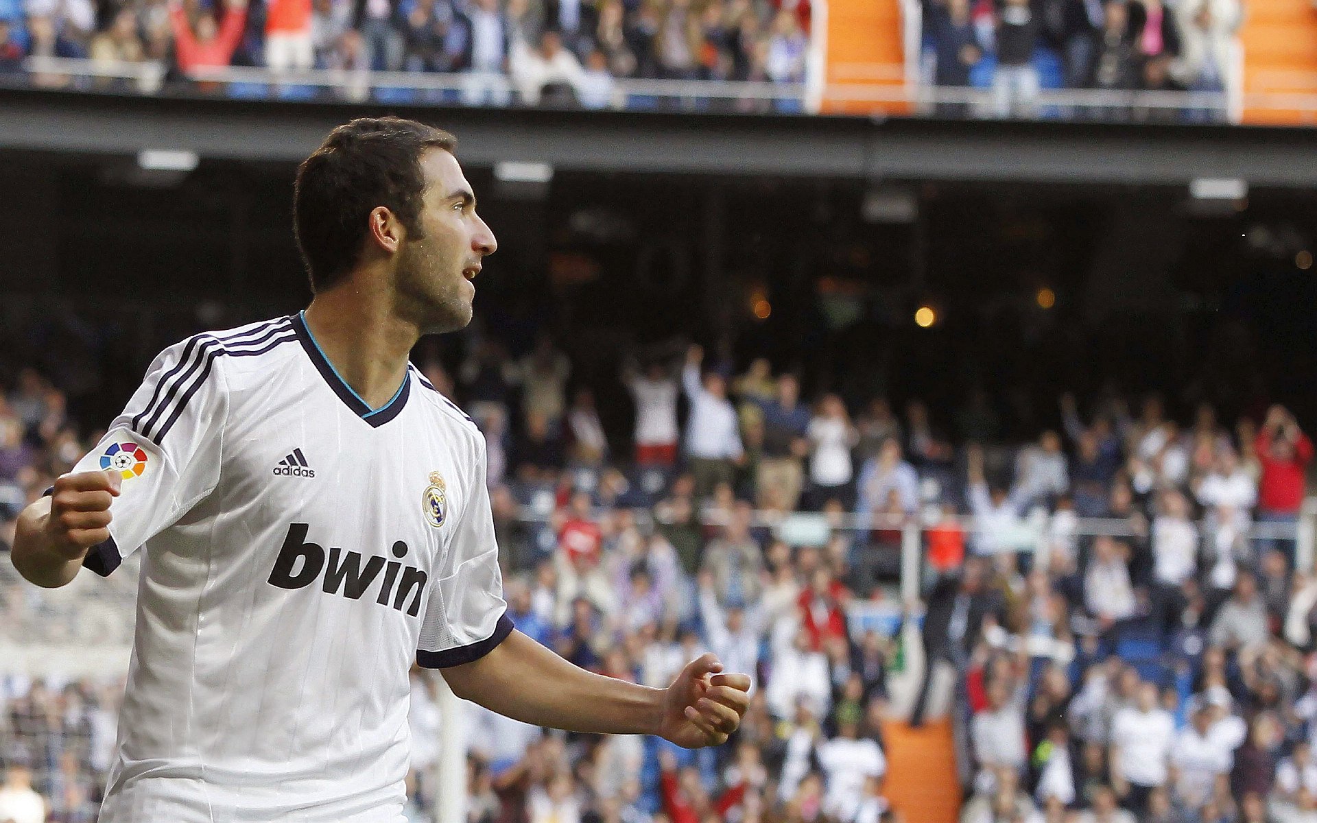 勇士不断突破！库里连续十场比赛得分领先优势明显，全场沸腾不已